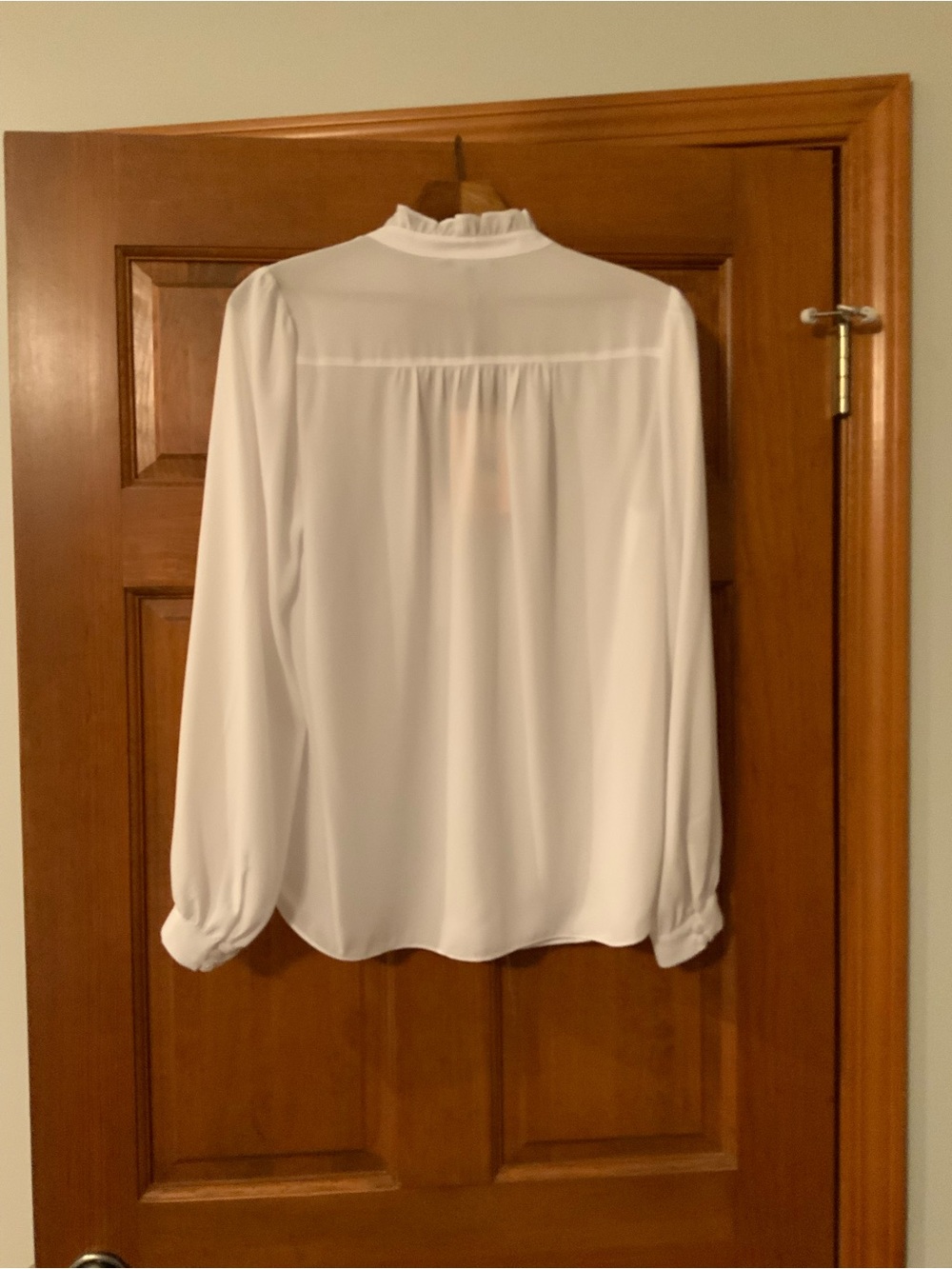 Women’s NYDJ Hannah White Ruffle-Neck Blouse, size XS, NWT - Picture 2 of 5